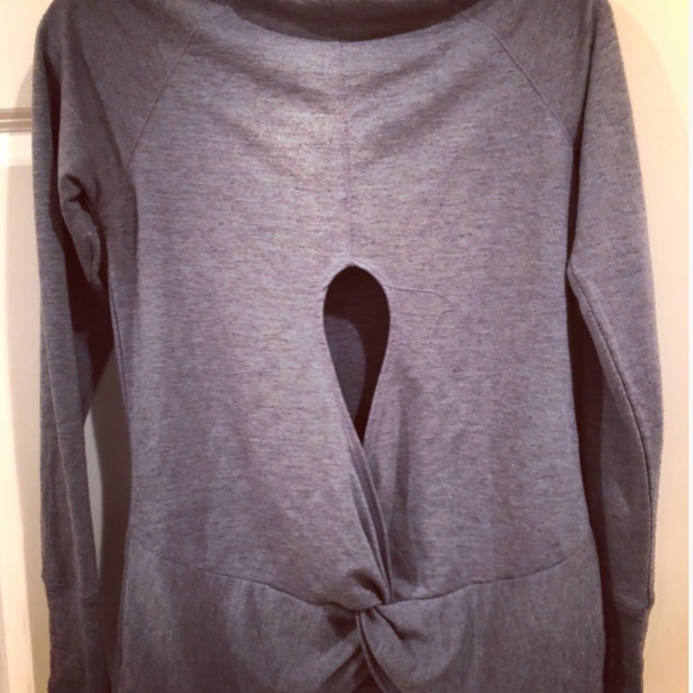 Long sleeve shirt with back cutout